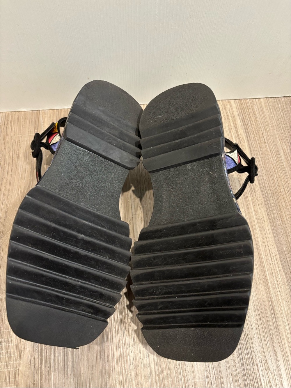Farm Rio Black Closed Toe Platform Sandals Boho Artsy Embroidered Chunky Size 7 - Picture 5 of 7